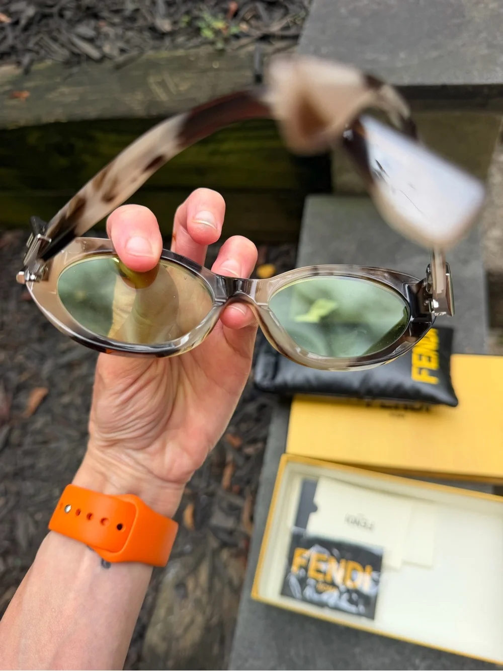 Stunning NEW Fendi FF Diamonds Oval Tortoiseshell Sunglasses with case and box!